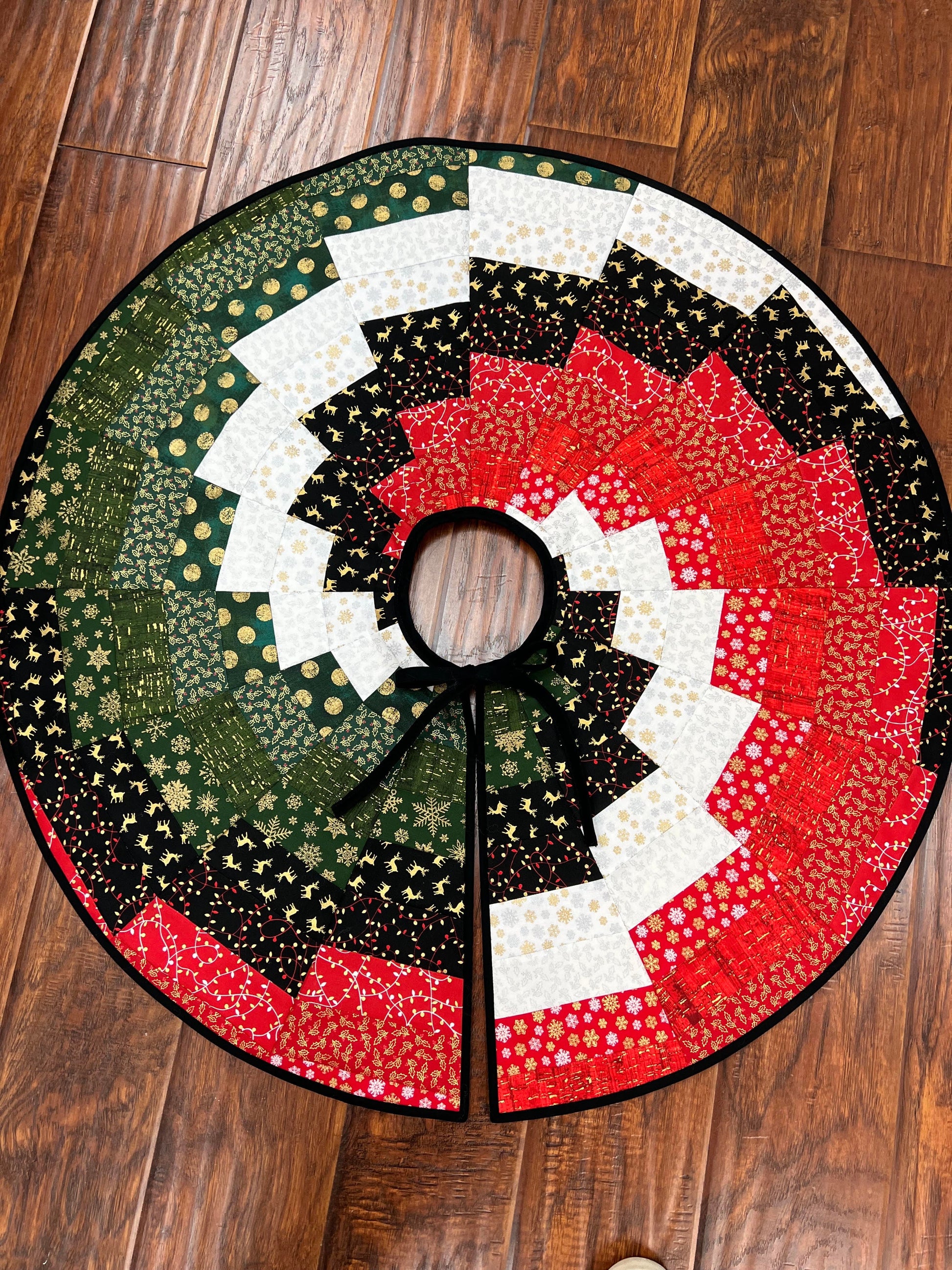 Kit: Bargello Tree Skirt