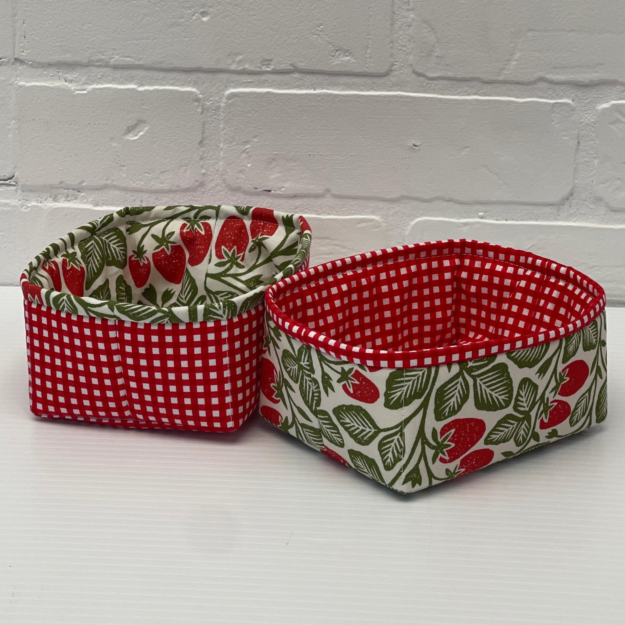 Kit: Petit Four Baskets Strawberries & Gingham