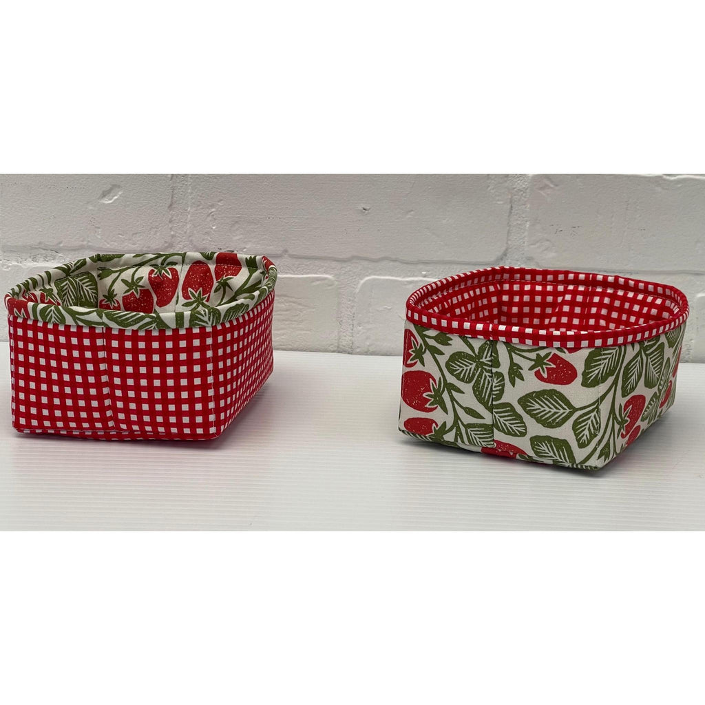 Kit: Petit Four Baskets Strawberries & Gingham