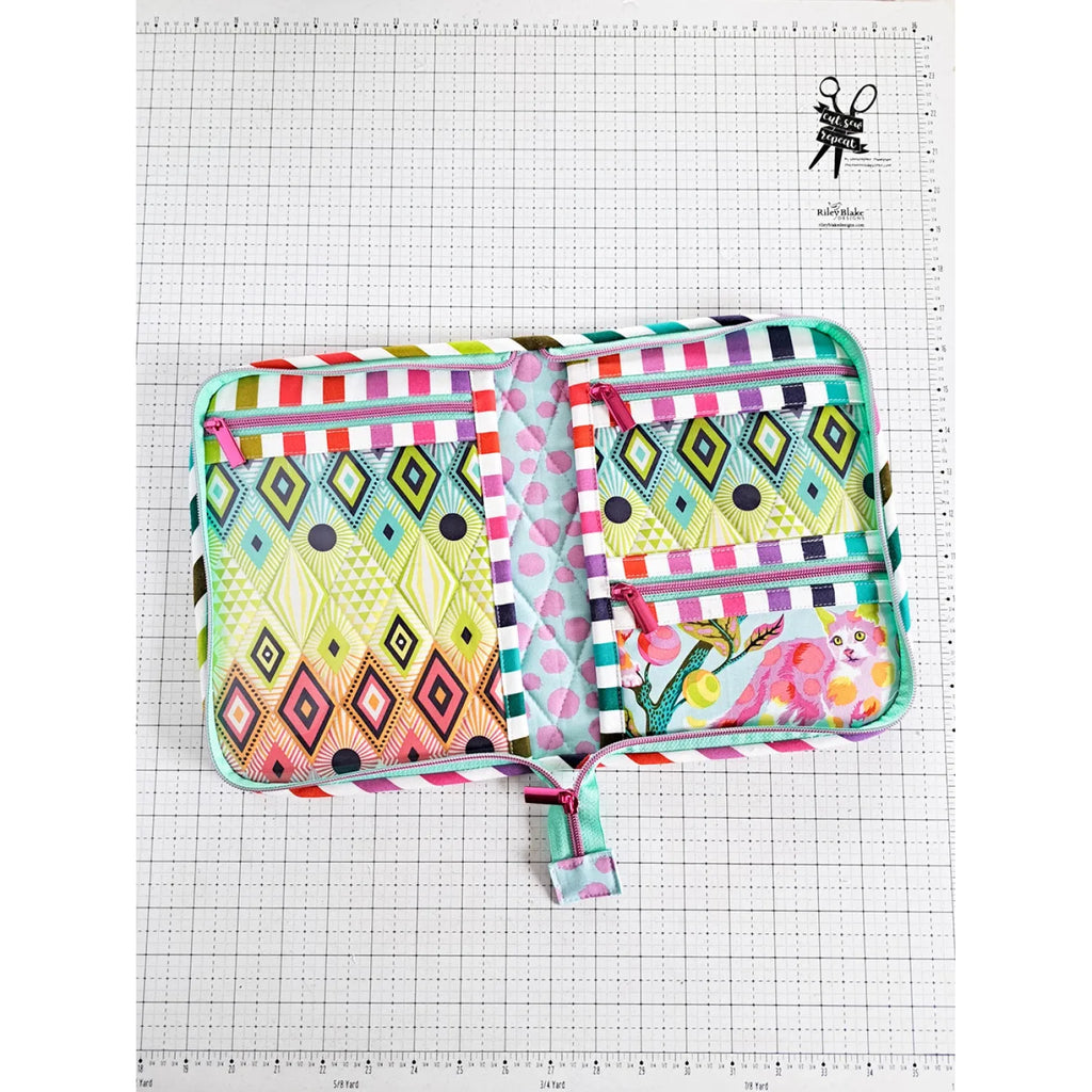 Pattern: Atlas Zipper Case by Center Street Quilts