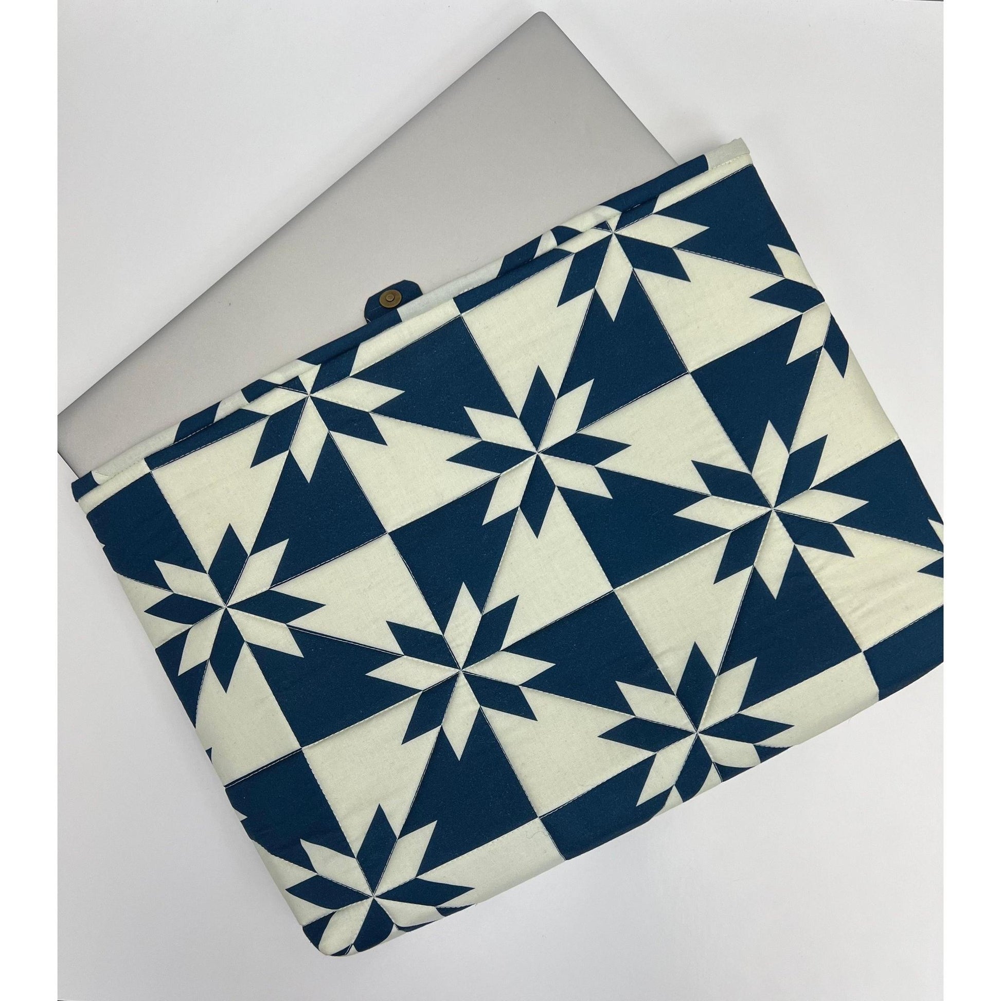 Kit: One Hour Laptop Case - Kaffe Crimson