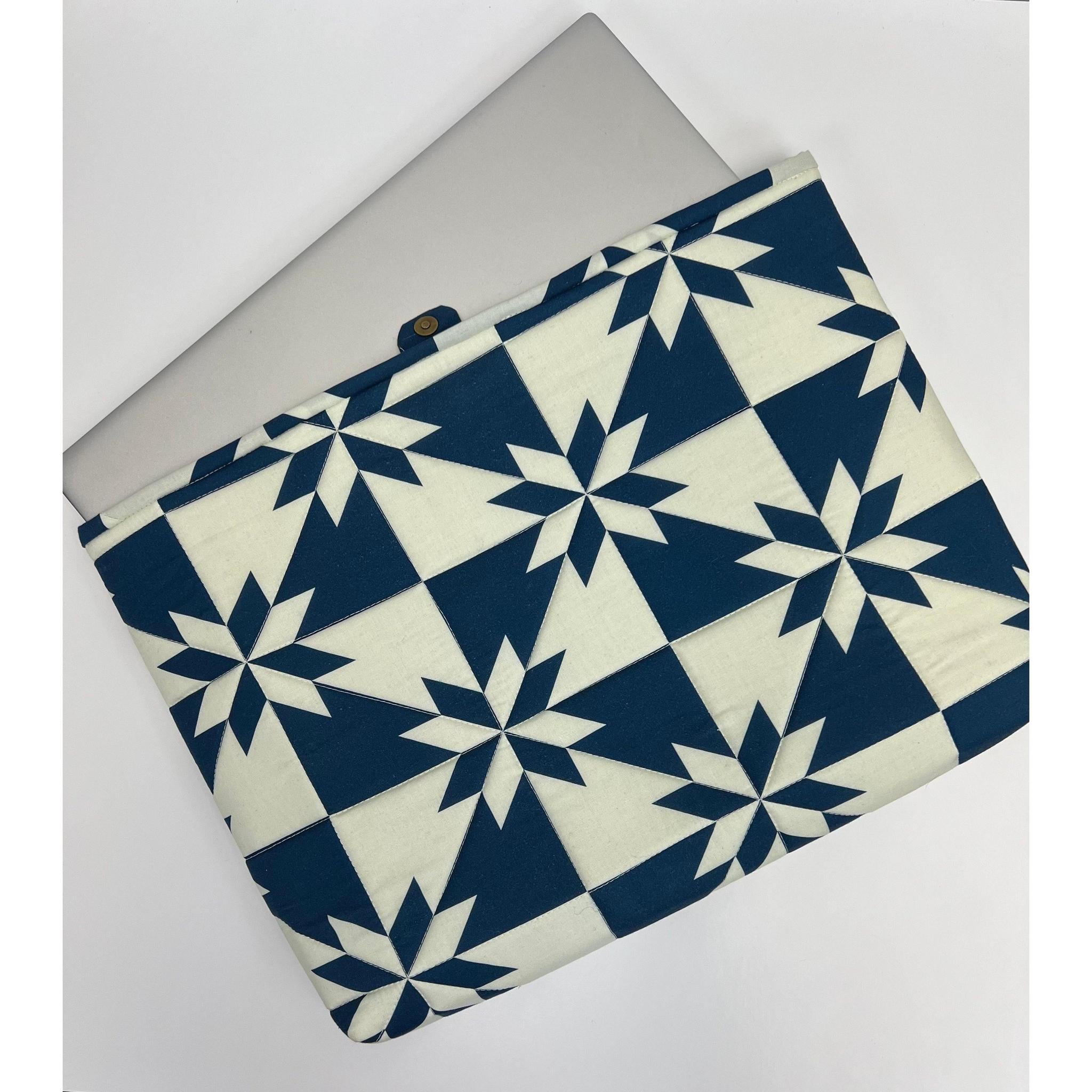 Kit: One Hour Laptop Case - Kaffe Crimson