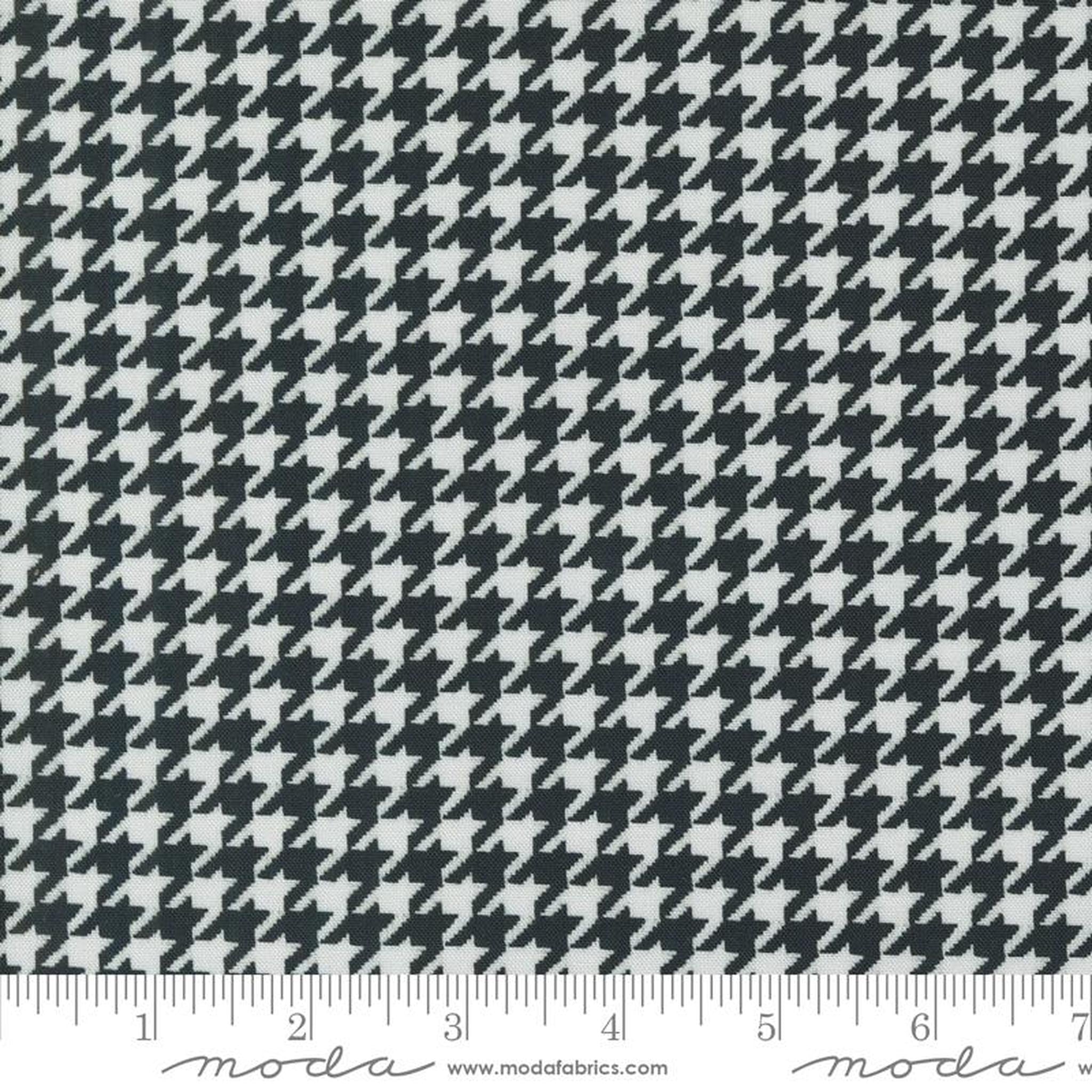 Sable Swan by Cathe Holden - Houndstooth: Ebony Porcelain